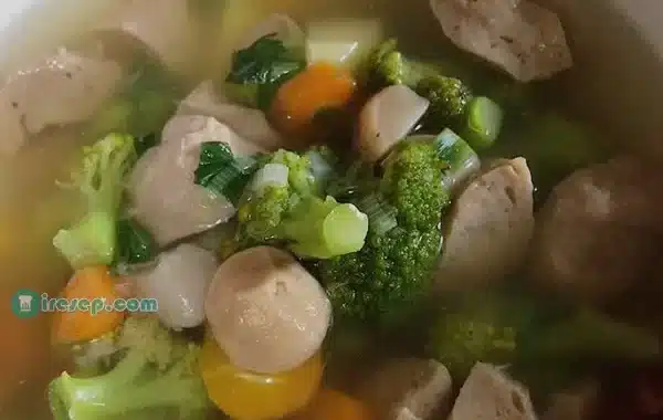 Sup bakso dan brokoli